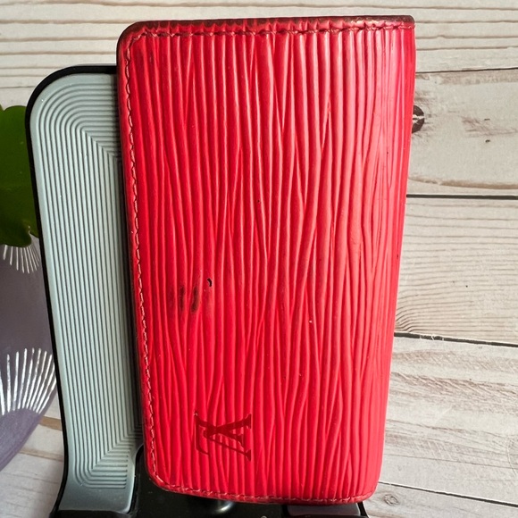 Louis Viutton Red Epi Key Holder - 6 Keys - Picture 3 of 15